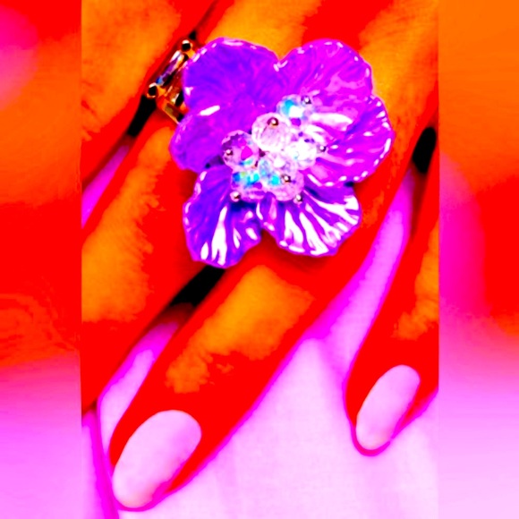 🪻💜🪻 “PETAL PACT” PURPLE RING ~ PAPARAZZI❗️IRIDESCENT ❗️🪻💜🪻 - Picture 2 of 7
